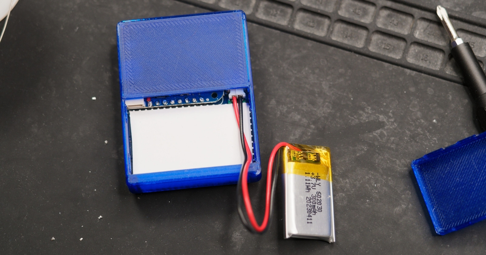 Case aligned on the backside of HackHeld