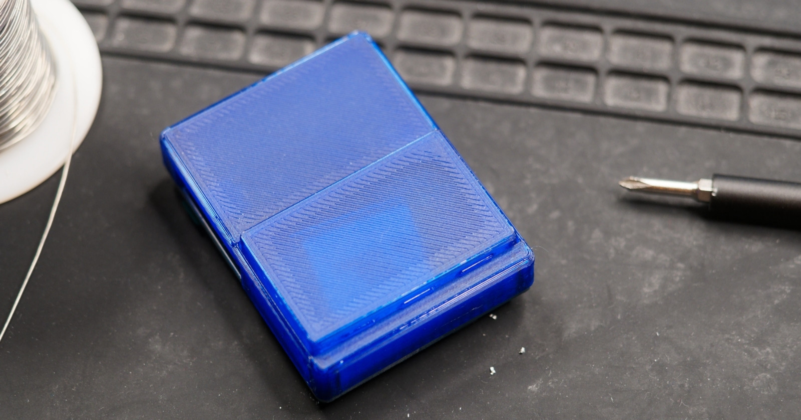Case with closed battery compartment